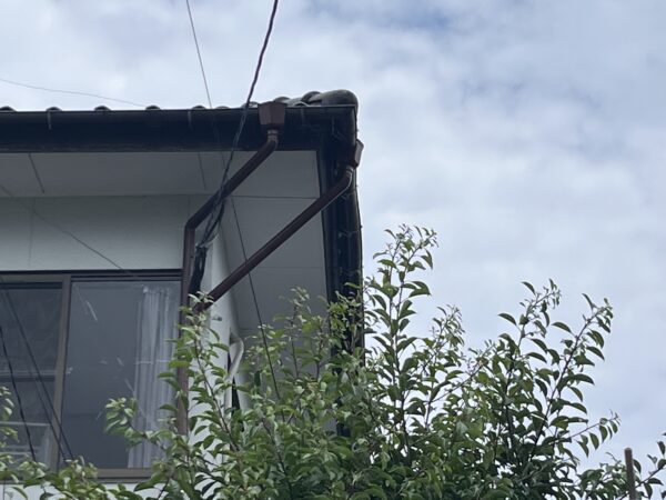 糸島市曽根　F様邸　屋根雨樋の増設施工事例