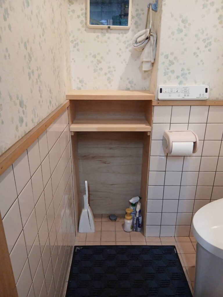 撤去後のお写真です。<br />
棚を２段造作させて頂きました。<br />
お客様からは、ここにペパータオルや下の所にゴミ箱を置かれるとの事でした。