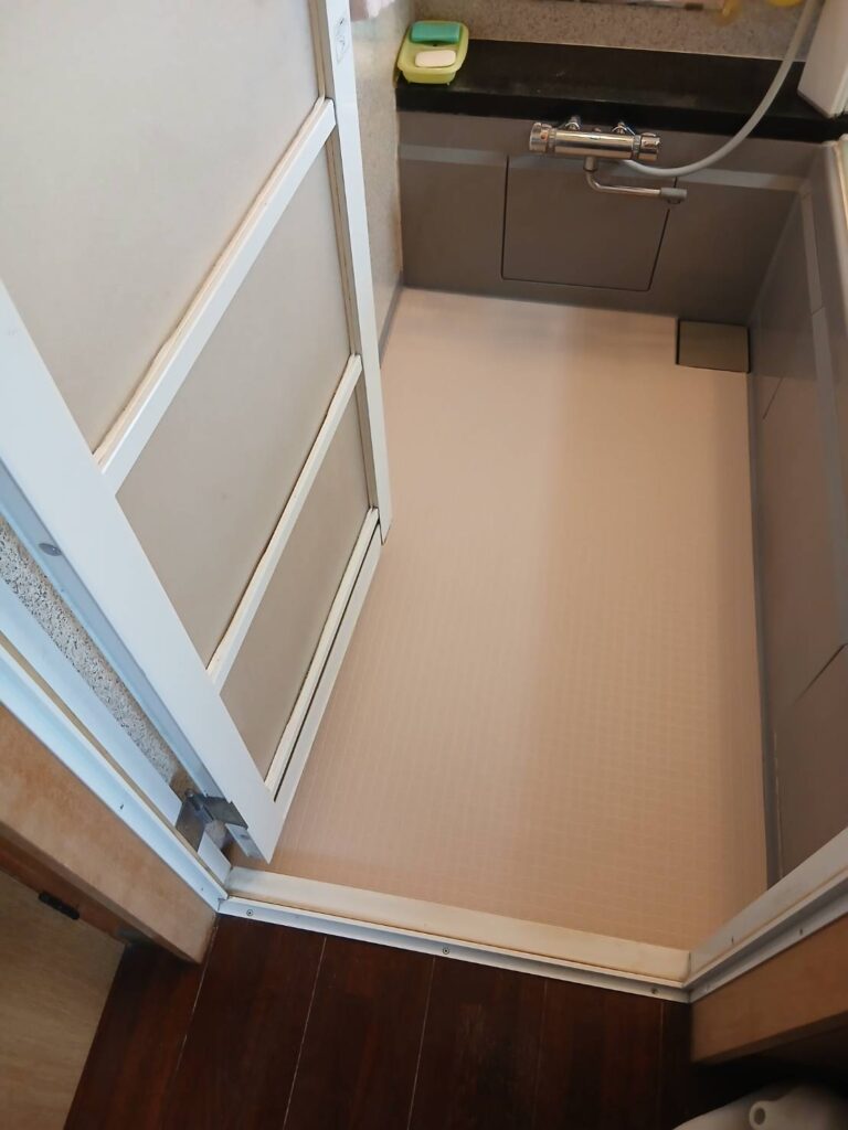 糸島市　Ｔ様　邸　トイレ床・浴室バスナシート張り