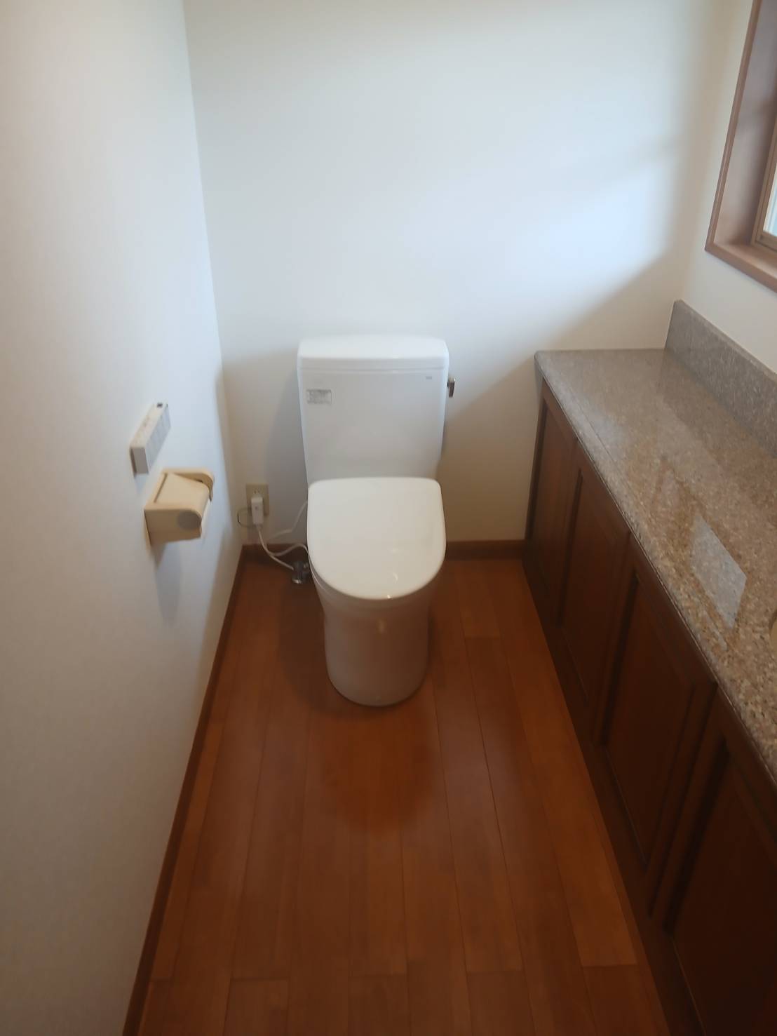 糸島市　Ｙ様邸　トイレ交換＋クロス張替